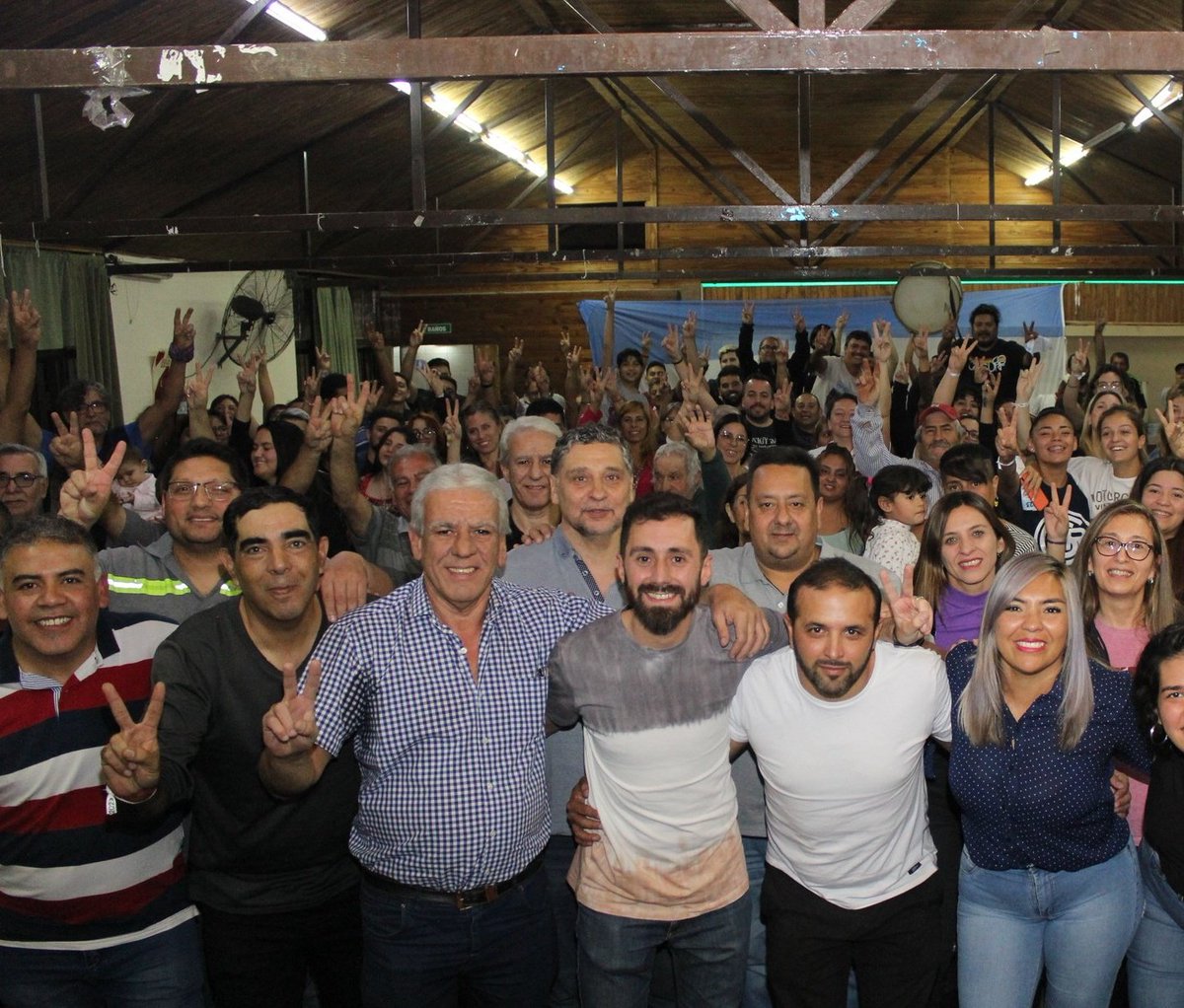 SergioGimenezT's tweet photo. Acompañé el lanzamiento del mejor candidato a la Intendencia de #LasHeras, mi querido amigo y compañero @cgalloc !!
Dentro del #FrenteElegi la opción sin dudas en la #502F
Nos merecemos un Departamento Mejor !!!
#CarlosGallo2023 https://t.co/HYZtrJfsPF