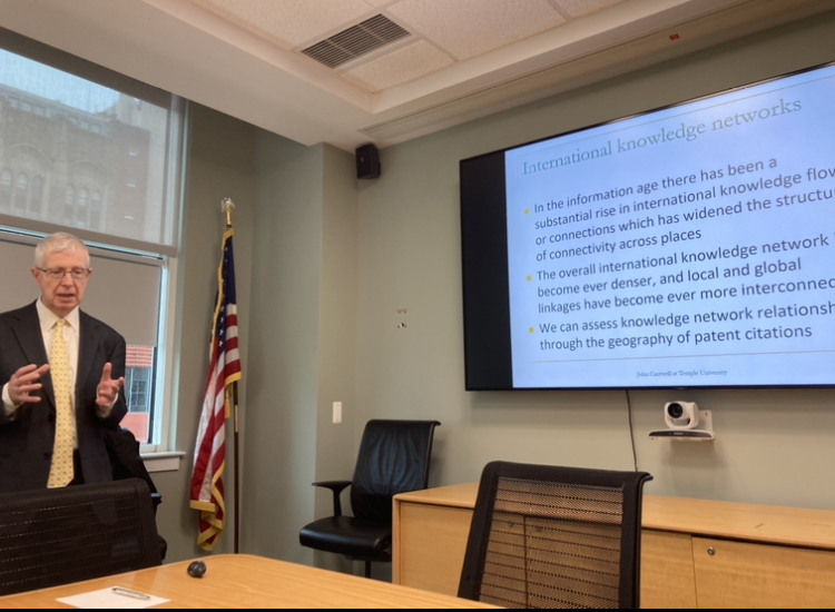 RMInnovation's tweet photo. John Cantwell is the IB mentor for our Ph.D. students today, Friday, April 28, 2023, at the #FoxBusiness program. Here he is giving the Friday research seminar. #students #research #internationalbusiness #phd #phdstudents #templeuniversity #innovation https://t.co/nFOEDLdUxx