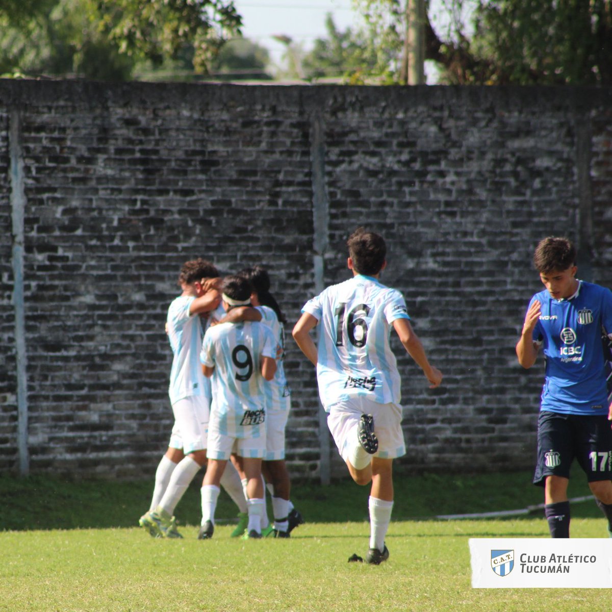 ATOficial's tweet photo. #JuvenilesLPF [Sexta]

⏱️ 30' ST | GOOOOOOOOOOOLLLL DECANOOOOOO. Benicio Bressan abre marca el empate.

⚽ @ATOficial 2 - 2 @CATalleresdecba

#VamosDecano 💪💙🤍 https://t.co/WEutOxzwND