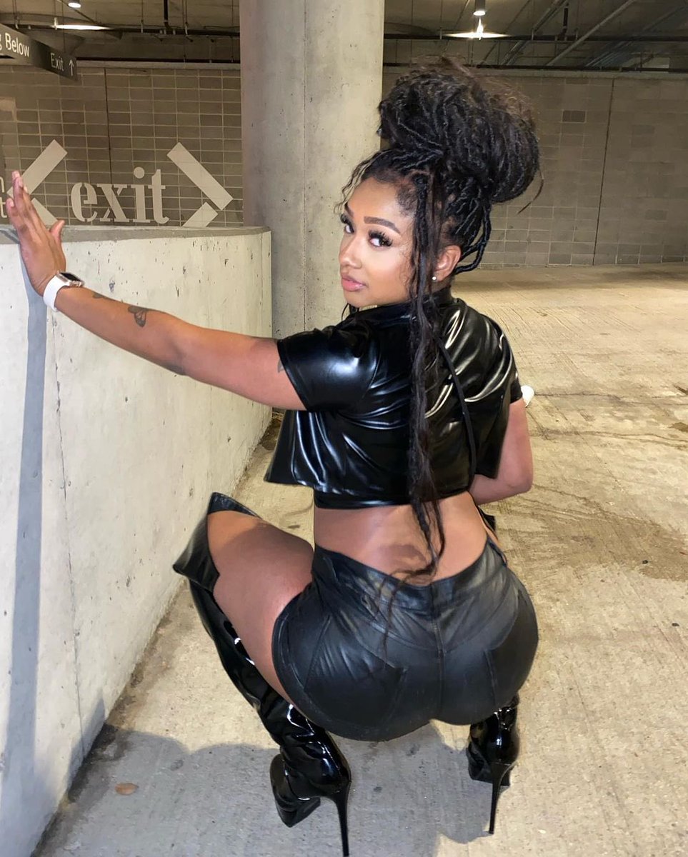 jadawadaaaaaaaa's tweet photo. Get the switch she acting bad ! https://t.co/6mr1tAAXTF