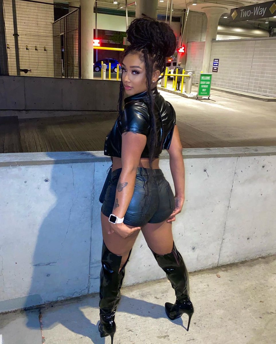 jadawadaaaaaaaa's tweet photo. Get the switch she acting bad ! https://t.co/6mr1tAAXTF
