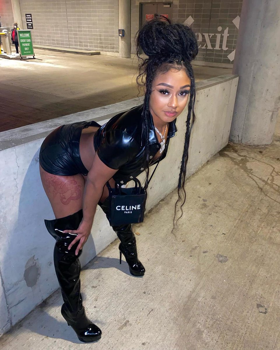 jadawadaaaaaaaa's tweet photo. Get the switch she acting bad ! https://t.co/6mr1tAAXTF