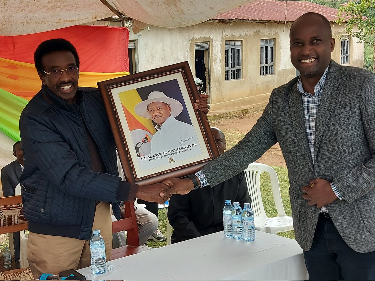 jkmuhwezi's tweet photo. Priority to my manifesto was reviving the education sector in Rujumbura through infrastructure and capacity building. Working with Old Boys, PTA, Teachers, Parents, and the church, we have raised funds to renovate classroom blocks at Nyakariro and Nyakibale Lower Primary Schools https://t.co/BxiPxSujvJ