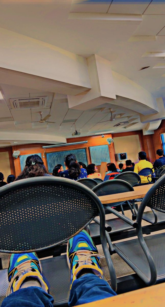 IamAshuKumar's tweet photo. Dekhta dekhta aadha college life khatam https://t.co/lEwus1YI8g