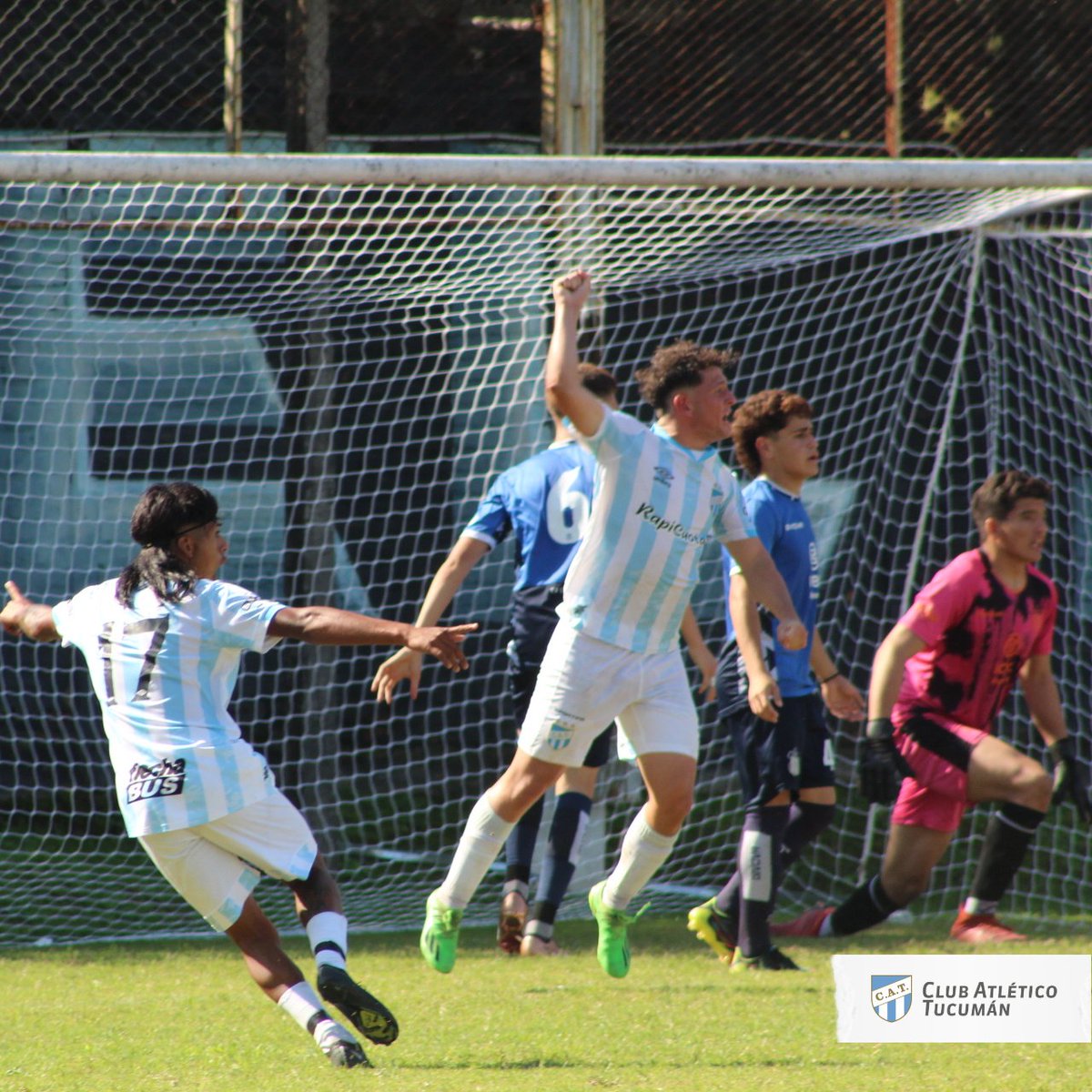 ATOficial's tweet photo. #JuvenilesLPF [Sexta]

⏱️ 30' ST | GOOOOOOOOOOOLLLL DECANOOOOOO. Benicio Bressan abre marca el empate.

⚽ @ATOficial 2 - 2 @CATalleresdecba

#VamosDecano 💪💙🤍 https://t.co/WEutOxzwND