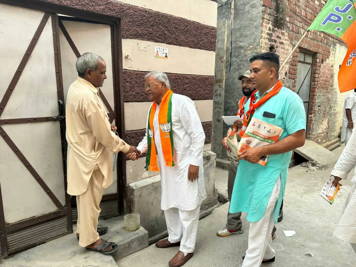 RamGejja's tweet photo. ਅੱਜ ਐਸ ਸੀ ਮੋਰਚਾ ਭਾਜਪਾ ਪੰਜਾਬ ਦੇ ਪ੍ਰਧਾਨ ਸੁੱਚਾ ਰਾਮ ਲੱਧੜ ਜੀ ਅਤੇ ਸ਼੍ਰੀ ਗੇਜਾ ਰਾਮ ਵਾਲਮੀਕਿ ਜੀ ਵੱਲੋ ਜਲੰਧਰ ਜ਼ਿਮਨੀ ਚੋਣ ਹਲਕਾ ਆਦਮਪੁਰ ਦੇ ਪਿੰਡਾ ਵਿੱਚ ਘਰ ਘਰ ਜਾ ਕੇ ਚੋਣ ਪ੍ਰਚਾਰ ਕੀਤਾ ਇਸ ਮੋਕੇ ਐਸ ਸੀ ਮੋਰਚਾ ਭਾਜਪਾ ਦੇ ਆਹੁਦੇਦਾਰਾਂ ਨਾਲ ਭਾਜਪਾ ਪੰਜਾਬ ਦੇ ਆਹੁਦੇਦਾਰ ਮੋਜੂਦ ਸਨ।
 #ByElection2023 https://t.co/37J7xapcGl