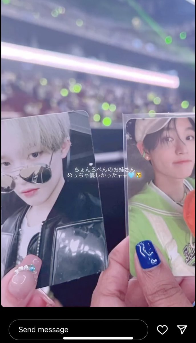 7dreams_mom's tweet photo. btw the ssng they are accusing of is a chenle fan, like who will she follow around if her bias is not even here 😭😭

that’s us btw, she took a pic of our pcs before the concert starts https://t.co/4jVIRBDMjA