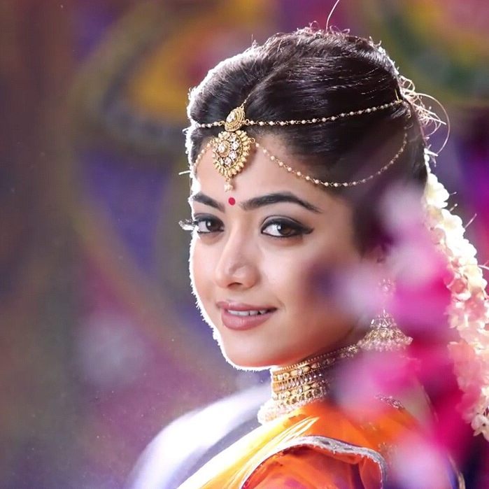 RachitaRamRR's tweet photo. Good night @iamRashmika
It's #DanceDay
Do you remember your first danc number #ChandaChanda Rashu
That's also with one of the best dancer of #KFI #Appu sir
And you danced with all top dancer of all industries now
Just want to see you with #HrithikRoshan sir
#RashmikaMandanna https://t.co/PdhtsDf19A