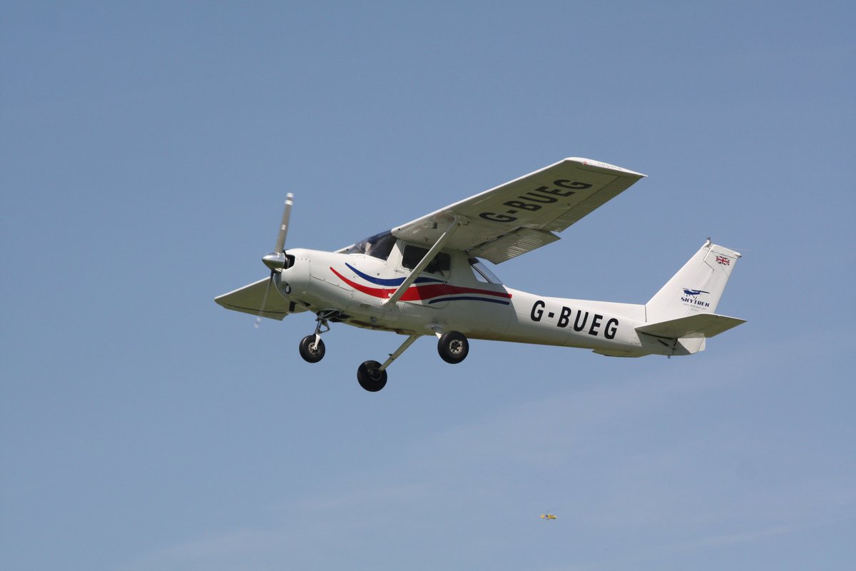 We have some great flying weather this weekend, we have opened up some slots for flying lessons, trial flying lessons, experience flights and PPL hire in both 2 seater &amp; 4 seater aircraft.
We are open Sunday and Bank Holiday Monday from 8am to 6pm, give as a call on 01634 200787