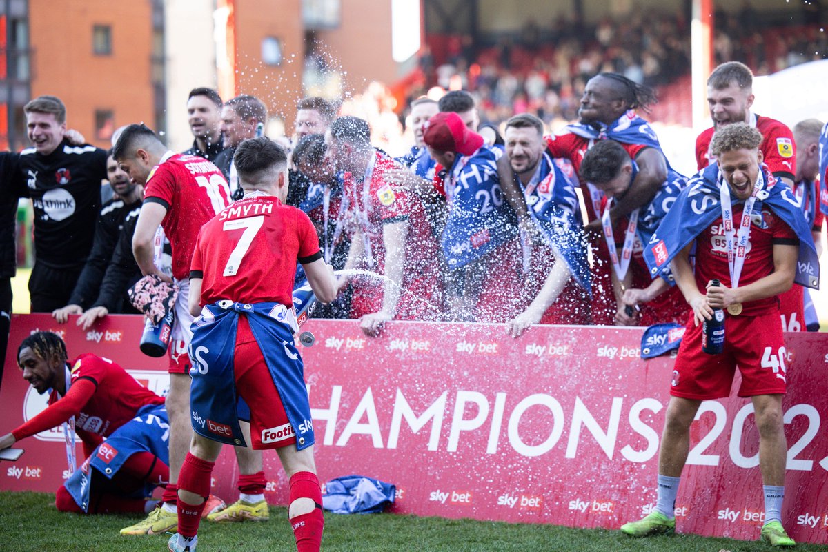 Scenes to behold.
Scenes to savour.
Scenes to be proud of.

Leyton Orient Football Club.

#LOFC #OneOrient