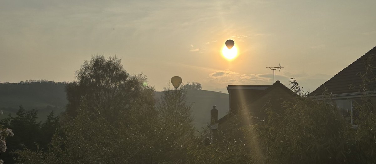 ChrisAltus's tweet photo. This balloon is on 🔥 https://t.co/qFSSWbIoev