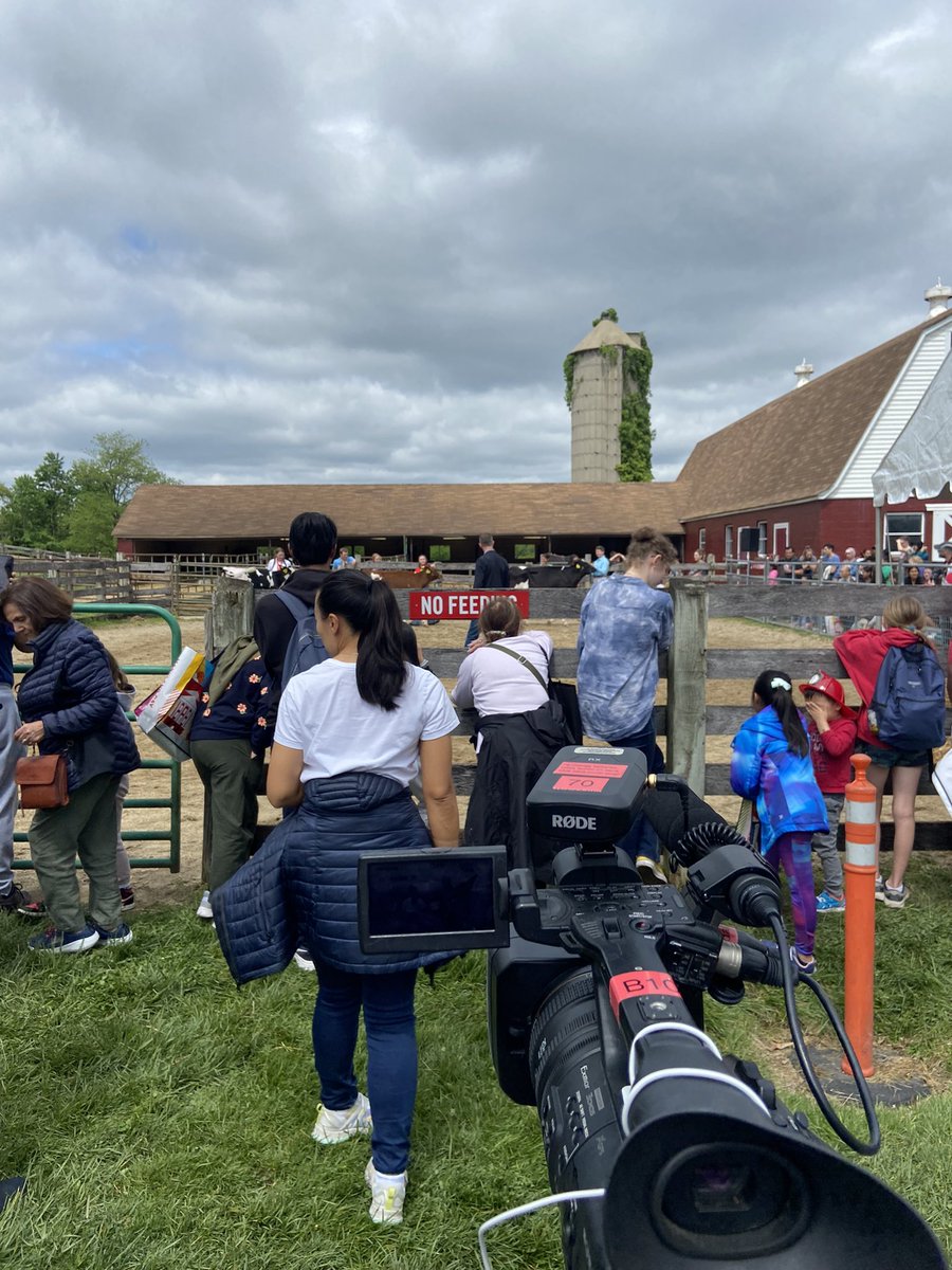 OliviaYasharoff's tweet photo. Getting ready to film the Kiss a Pig fundraiser with Sigma Alpha on Maryland Day! #j262f @AlexFlumTV https://t.co/NW2KrokR6h