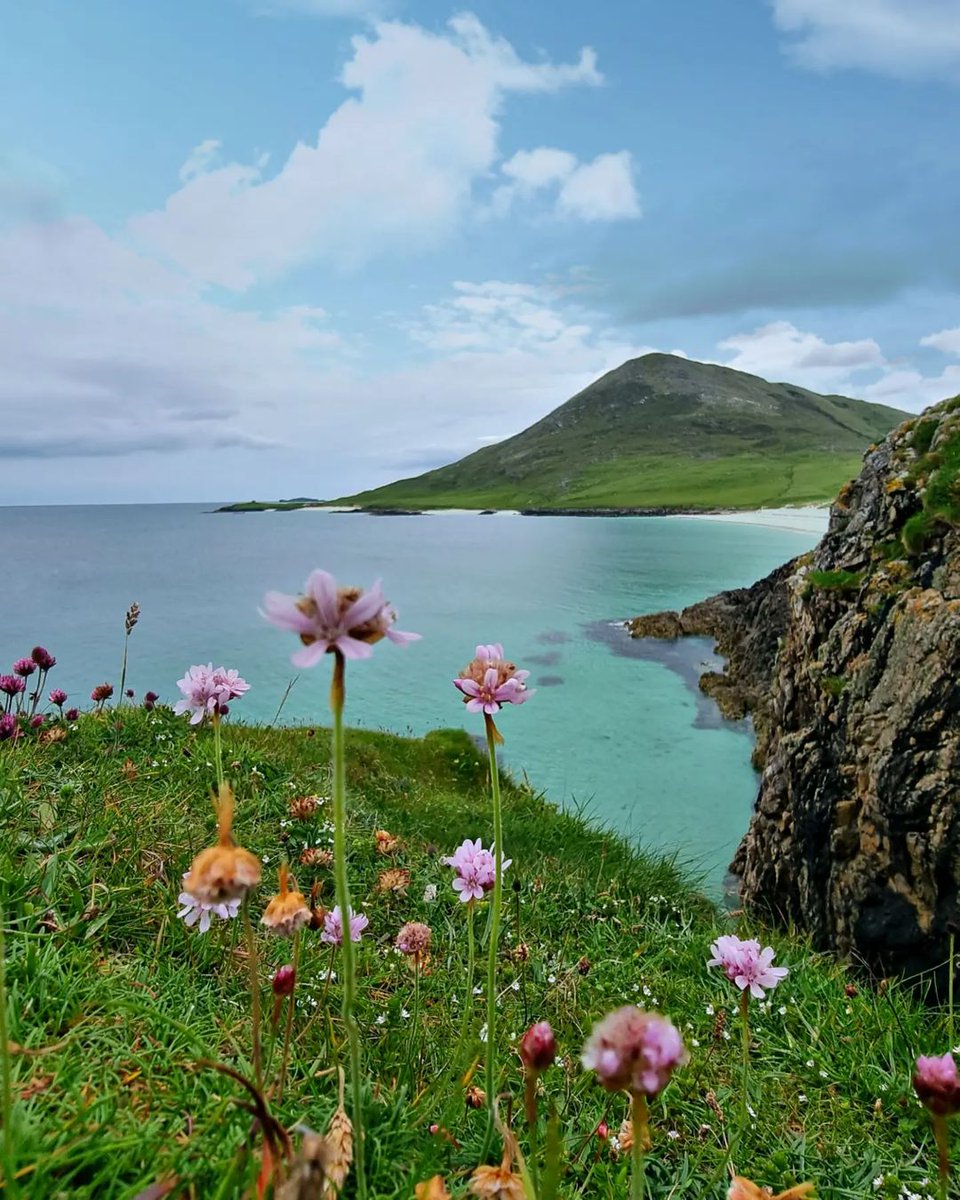 If it’s breathtaking scenery, unique ways of life &amp; fascinating culture you’re after, then a trip to Scotland’s islands is a must! 😍🌊 Where is top of YOUR visit list? 📝

📍 Northton, Isle of Harris, <a href="/OuterHebs/">Visit Outer Hebrides</a> 📷 IG/iainsranndach #ScotlandIsCalling