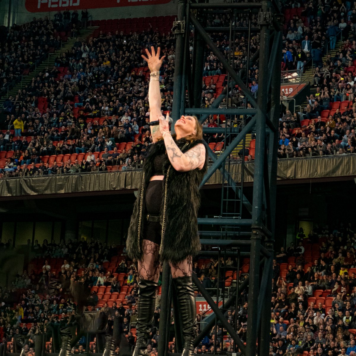 FloorJansen_'s tweet photo. Thank you, Amsterdam! ❤️ Thank you, @Metallica! 🤘 https://t.co/QoMyaSl8dJ