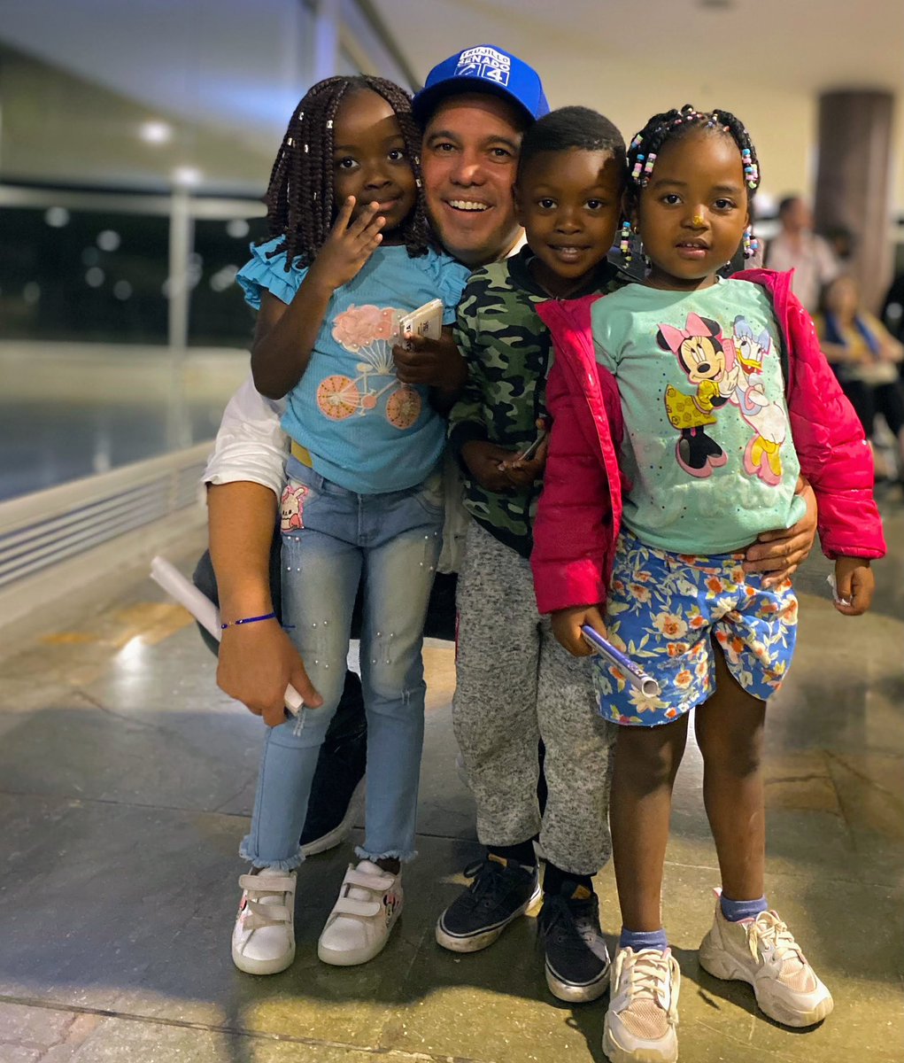 TrujilloItagui's tweet photo. En el #DíaDelaNiñez ratifico mi compromiso pleno con la educación, la seguridad y la protección de los derechos de todos nuestros niños y niñas.
@DanielRestrepoC https://t.co/mQvUYsH2nZ