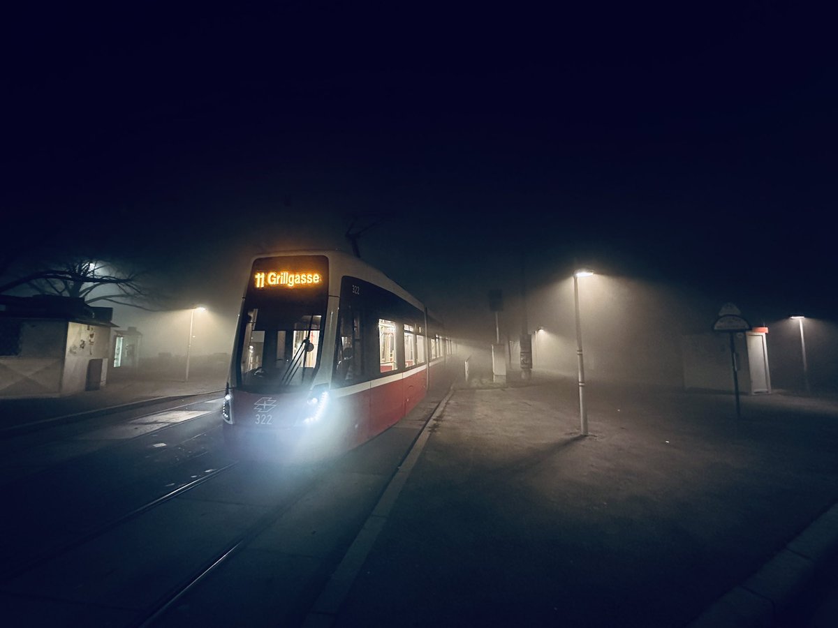 DerManiWarHier's tweet photo. Einer meiner Lieblingslinien, #11er, dass war am 01.01.2023 um ca. 03:00. @wienerlinien https://t.co/q9FwO3lPzy