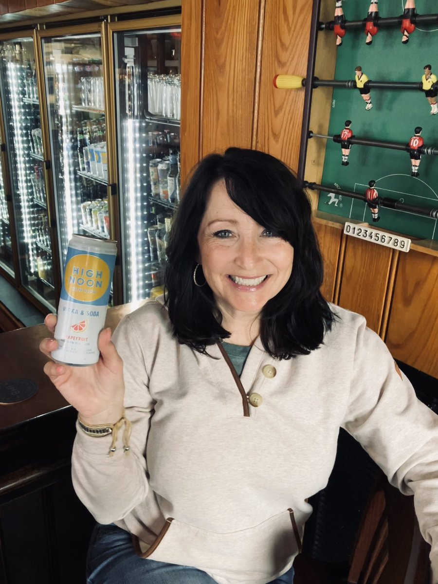 It’s a SunSips kinda afternoon…Post New Holland horse sale 🐴 🍸 ☀️ <a href="/highnoonsunsips/">High Noon</a> <a href="/stoolpresidente/">Dave Portnoy</a>