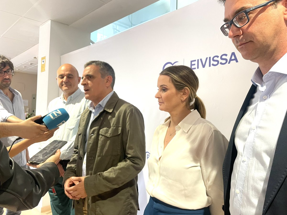 PPEivissa's tweet photo. Un recinte firal ple d’il•lusió i 600 raons per seguir millorant i lluitant per sa nostra illa

Presentació de les candidatures al Consell i Parlament amb en @vmaritorres i @a_costacosta 

Eivissa, sempre 💙

📸 https://t.co/5dVoAxmgDZ