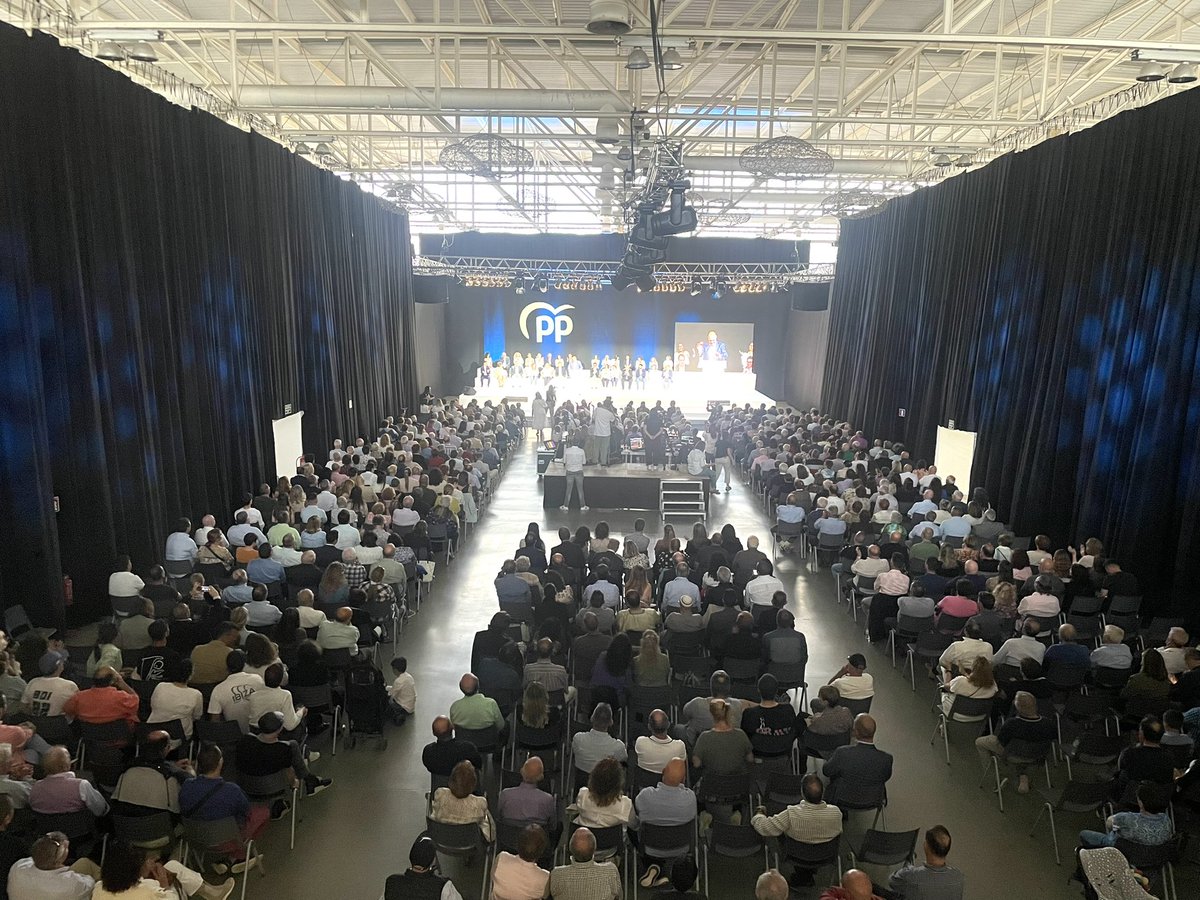 PPEivissa's tweet photo. Un recinte firal ple d’il•lusió i 600 raons per seguir millorant i lluitant per sa nostra illa

Presentació de les candidatures al Consell i Parlament amb en @vmaritorres i @a_costacosta 

Eivissa, sempre 💙

📸 https://t.co/5dVoAxmgDZ