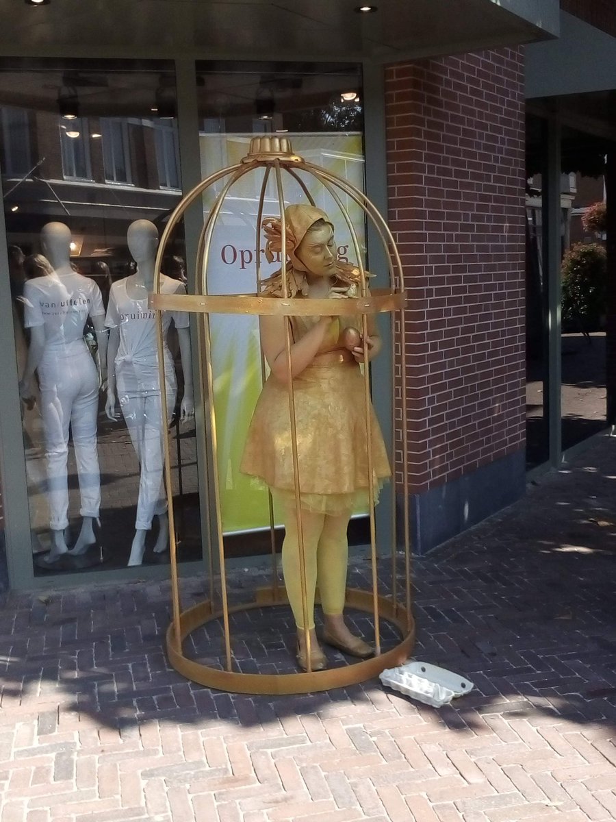 NelleBloem's tweet photo. #camer_a_pril #inbeeld #levendstandbeeld @jolandabrwr
De hele dag druk bezig geweest,weinig tijd voor Twitter en voor foto's gehad. Een foto uit 2019 dan maar..levend standbeeld https://t.co/zxwNBFgKK5