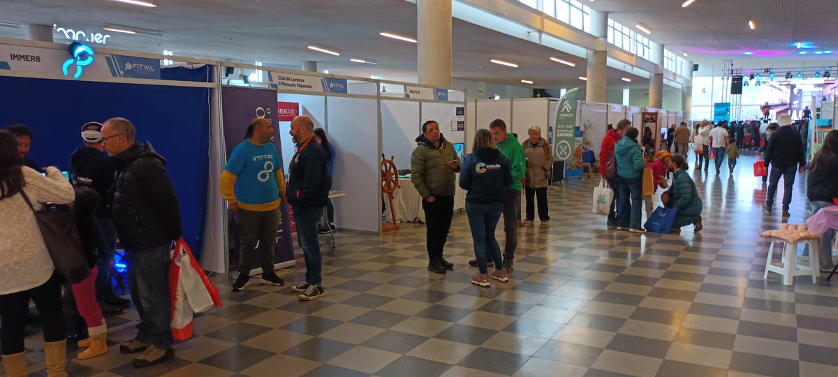 ecomaputravel's tweet photo. Sigue la #Fitval #Valparaiso abierta a todo público, entrada por Estación Francia @EFEValparaiso y acceso vehicular por Simón Bolívar. #turismo #travel #Chile https://t.co/SBuIEboeg8