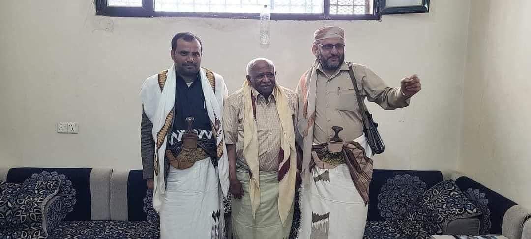 husseinhazeb's tweet photo. دولة رئيس الوزراء ��بلغ وفد ابين والبيضاء وشبوة بتوجيهات القائد بإطلاق سراح اللواء فيصل رجب،

ذلك ما كنا متاكدين وواثقين منه مذ اعلان تحرك الوفد من ابين الى صنعاء.
فهويتنا الايمانية وقيمنا وديننا 
لا تسمح بغير ذلك،
ومن نسي هذه القيم وابتدع غيرها فقد اعلن انفصاله عن مجتمعه وقيمه!؟ https://t.co/C72jEDwQU1