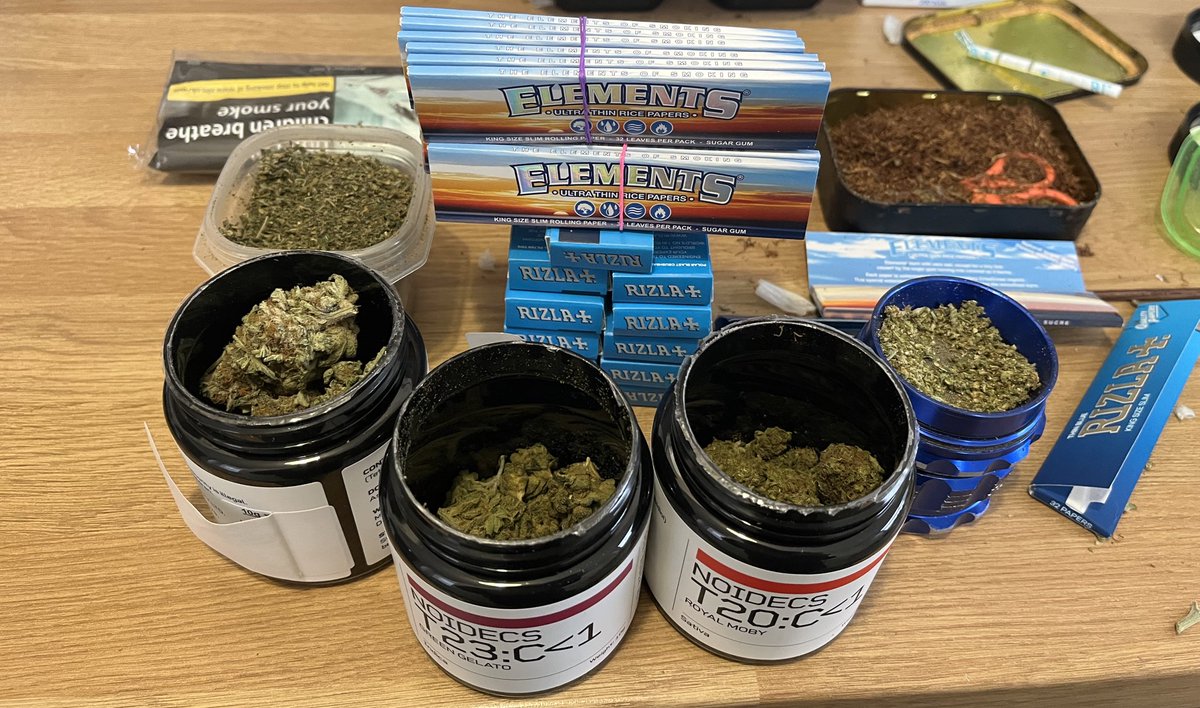 Fully stocked up on my Royal moby, Green Gelato & Stardawg! 🔥

(Plus all my bulk papers/filters arrived)

🎉 Maybe one day we should all do a virtual video call, and get super high together? 💚🌱💨

#Mmemberville #CannabisClubs #CannabisCommunity #weedlife #Weed