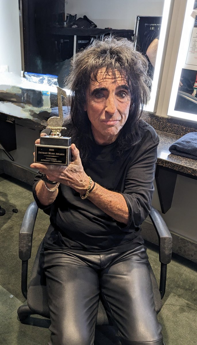 .<a href="/alicecooper/">Alice Cooper</a> accepted his latest #DetroitMusicAward for Outstanding Anthology/Compilation Friday night after kicking off his Too Close For Comfort Tour at #SoaringEagleCasinoResort. 
<a href="/earMUSICedel/">earMUSIC</a>