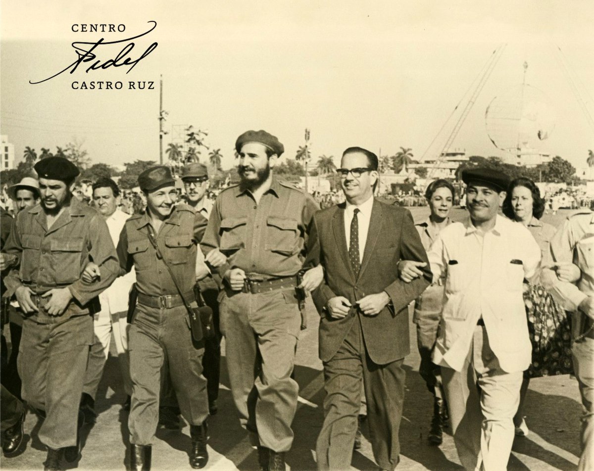 centrofidel's tweet photo. #Fidel:"Las revoluciones no nacen para disfrutar de lo que se haya hecho. Las revoluciones se hacen para crear lo que no existe". #FidelVive #DíaInternacionalDeLosTrabajadores https://t.co/L2gucomnWe