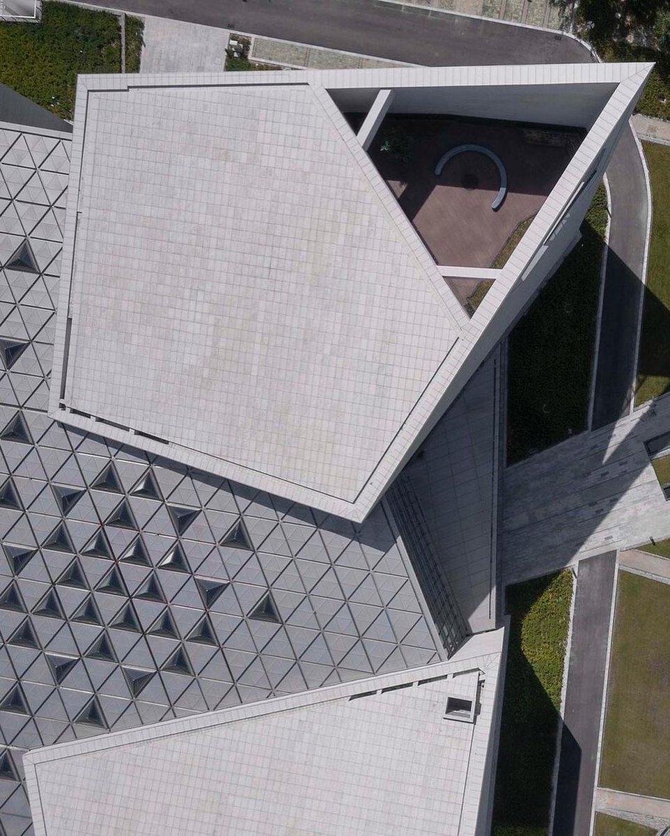 parametricarch's tweet photo. The Ningxia Art Museum, designed by CCTN Design, is a futuristic cultural landmark located in Yinchuan, China. The structure's fluid and dynamic form integrates traditional elements with a modern architectural language. Its unique facade, inspired by the local landscape, reflects the region's cultural history and geological features. The museum boasts an innovative, energy-efficient design that incorporates natural light, reducing the need for artificial lighting, and features various exhibition spaces, education centers, and art studios.

📸 Basic Studio

#parametricarchitecture #parametricdesign #china #computationaldesign #masterpaln #culturalcenter