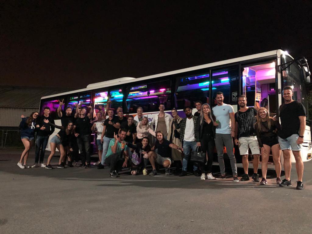 VanHeugtenTours's tweet photo. Op zoek naar een feestelijke baan? 🚍🎉🎶 Word Partybus chauffeur in Nootdorp! Bij Van Heugten Tours breng jij wekelijks feestgangers naar festivals. Solliciteer nu en laat het feest beginnen! 💃🕺 #Vacature #Partybus #ChauffeurLife #Nootdorp #LetsGetThisPartyStarted https://t.co/rXONrunaxl