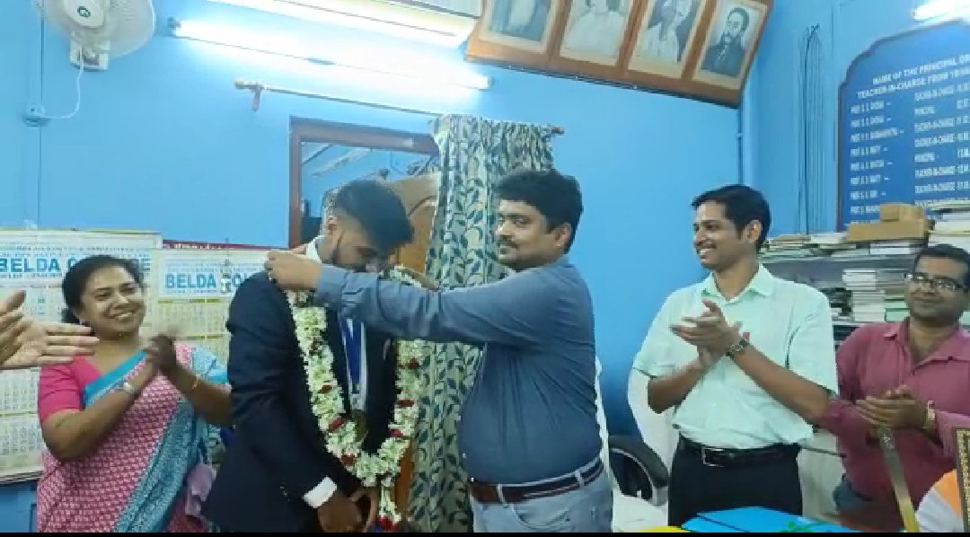BeldaCollege's tweet photo. *NSS State Award 2021-22* Department of Higher Education, Government of West Bengal          
NSS State awardee Sanu Bishal, a student of https://t.co/d3PkSOx8Vp.  and NSS volunteer of NSS unit -1 from Belda College 
 was felicitated today at  Belda College, https://t.co/5o55t3rfeX