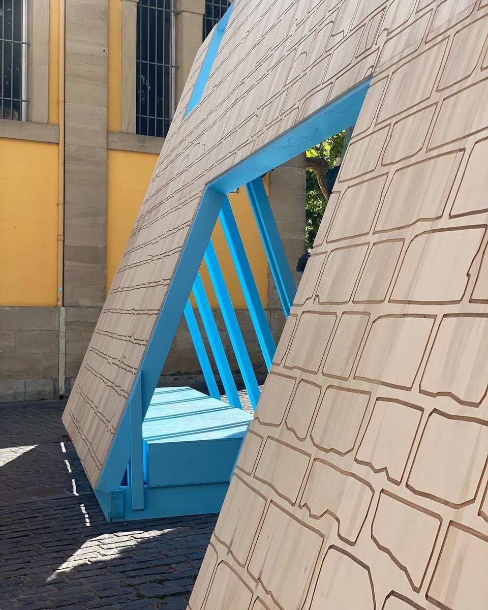 DesignApplause's tweet photo. 👁️ “Stone Wall Stand In” by @designwithco for @concentricofest thru 2May. Installation support by @MASContext ➕ @uicsoa ‘Cayman Blue’ courtesy of @benjaminmoore
📸by @ikergil.
• • •
#mascontext #designwithcompany #stonewallstandin #concentrico #architecture #logroño https://t.co/Wt2m9flBbu