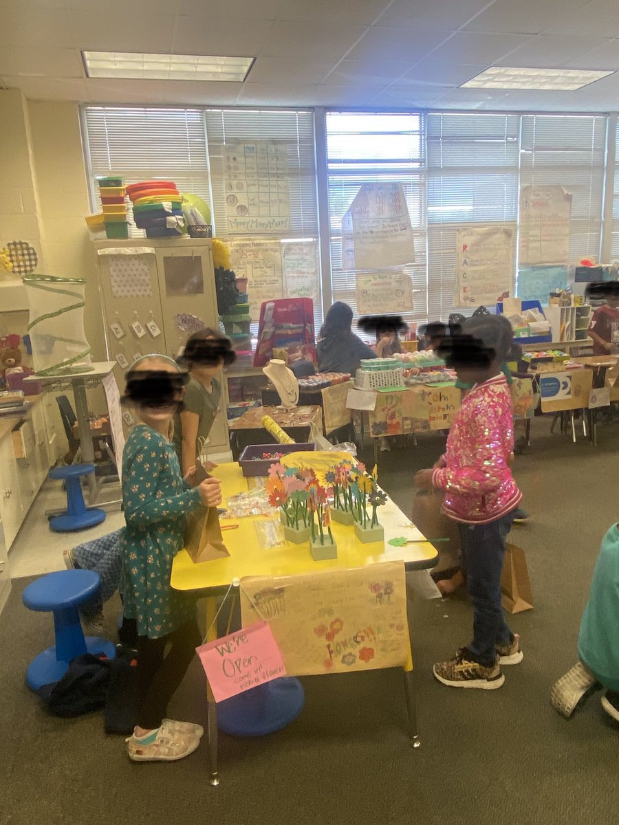 ElianaCastro987's tweet photo. Real life learning fun for our second graders at Heights Elementary!! These students made their own products for sale, advertised them, and used play money to buy other friends’ products! 🤩📝🪙🪙💰👩‍🎨 #risdlitandint #risd_soar #risdbelieves https://t.co/UXC2PFyQSu