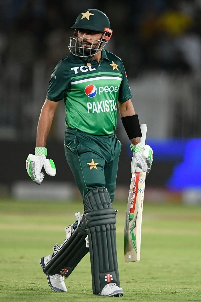 _FaridKhan's tweet photo. In 50 years of Pakistan's ODI history, they have successfully chased down 330+ only TWICE. 349 vs Australia in 2022 and 337 tonight. Both times under Babar Azam. Put some respect on his name 🙌 

Babar made 114 and 65 both times, leading from the front Ma Shaa Allah ♥️ #PAKvNZ https://t.co/W4jU6ZzhPt