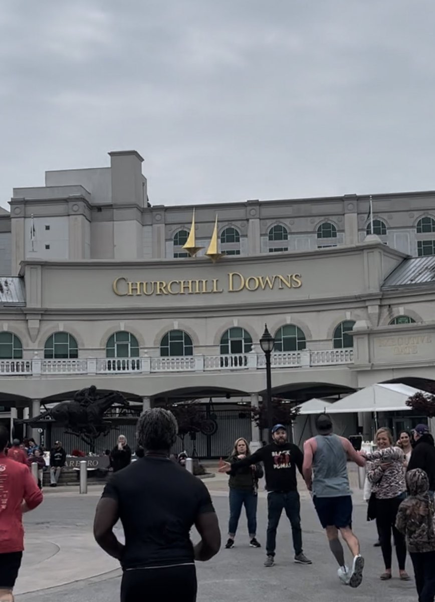 Carwile11's tweet photo. Closed out celebrating the big 50 this morning with a last minute decision to run the Derby half. Ran my first half marathon at Derby when I turned 40. #painistemporary #derbyhalf #shouldhavetrained #churchilldowns https://t.co/DtUzvmuukV