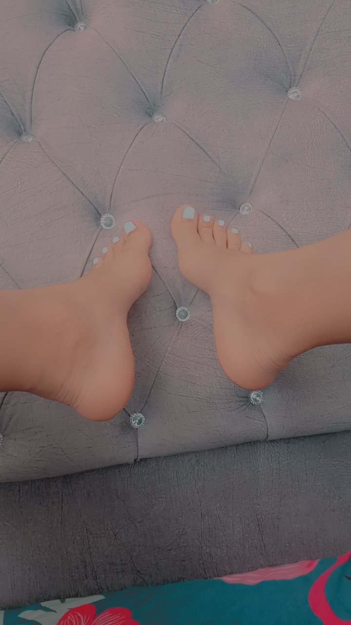 2 pic. Mis patas no serán las más bonitas pero las amo por mantenerme de pie siempre y llevarme a recorrer todo lo que he recorrido https://t.co/GqmVFdPYu6