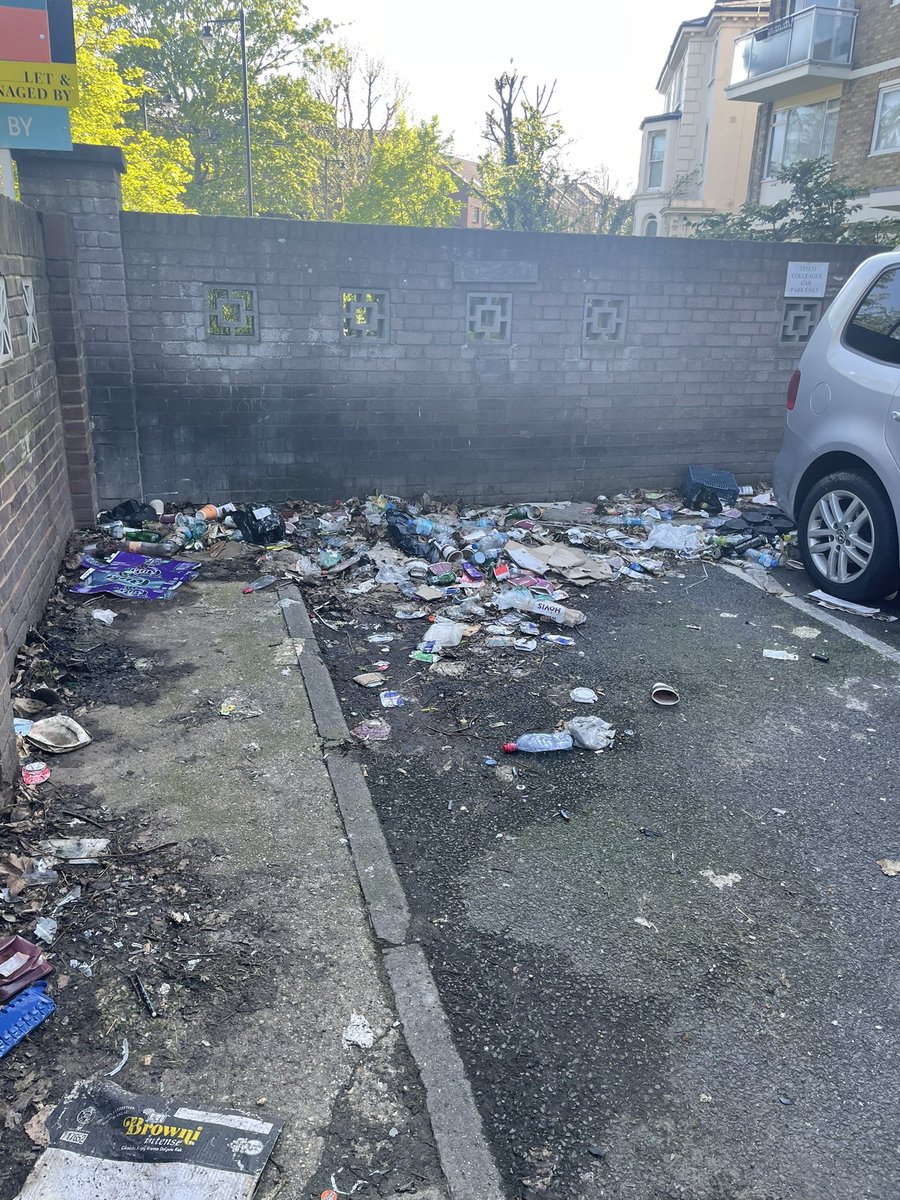 conormacmahon_'s tweet photo. .@Tesco This is what your Holloway Road carpark looks like. I imagine rats will be on the way soon 🐀 https://t.co/Fs77YBPWio