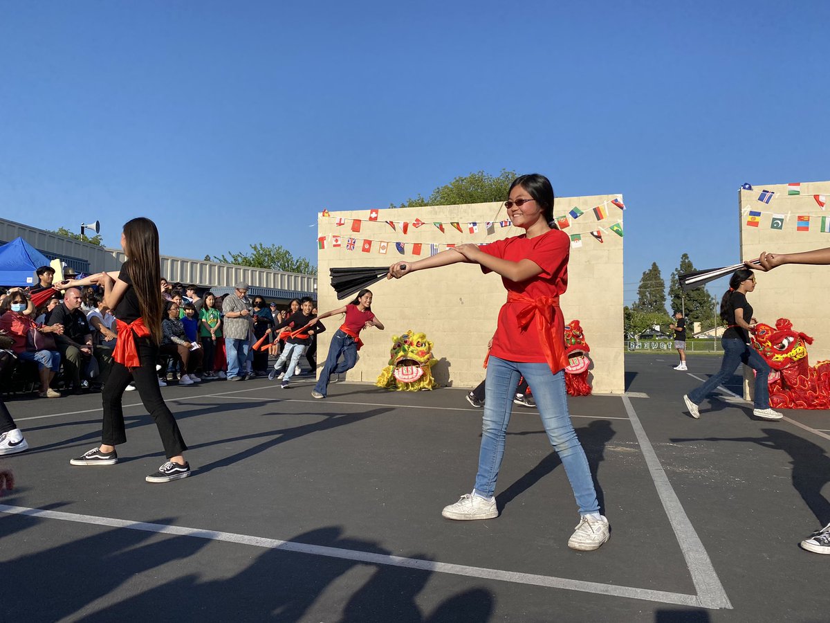 Stowers_ES's tweet photo. The Coletta Preacely-Garcia Memorial International Festival at Stowers Elementary School made an epic return to Stowers last night. Over 900 tickets sold! The booths, the food, and the performances made for an amazing evening. #teamstowers #abcstories https://t.co/NdIRzqMaKe