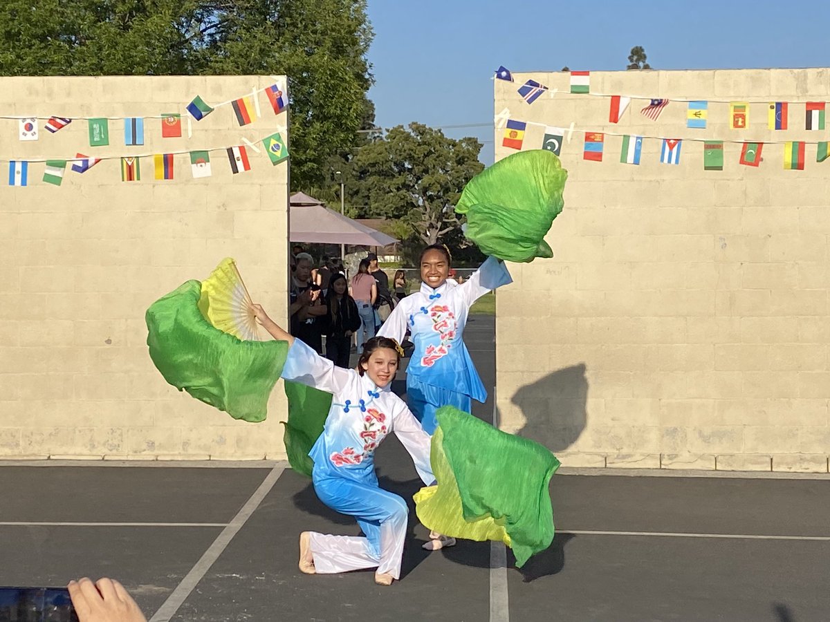 Stowers_ES's tweet photo. The Coletta Preacely-Garcia Memorial International Festival at Stowers Elementary School made an epic return to Stowers last night. Over 900 tickets sold! The booths, the food, and the performances made for an amazing evening. #teamstowers #abcstories https://t.co/NdIRzqMaKe