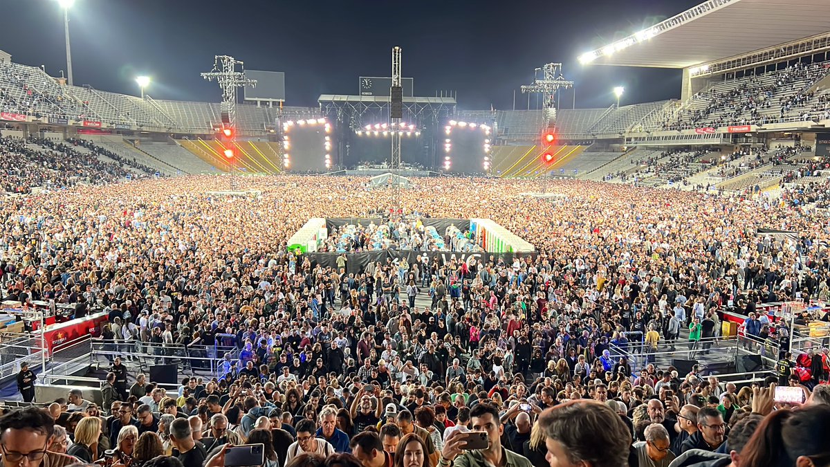 IsabelPerez770's tweet image. Ayer tuve una cita...
¿Sabéis con quién? ☺️🥰
¡Hay jefe para rato!
#SpringsteenBCN #SpringsteenTour2023 #SpringsteenBarcelona @springsteen #IsabellaFotógrafa 📸♥️