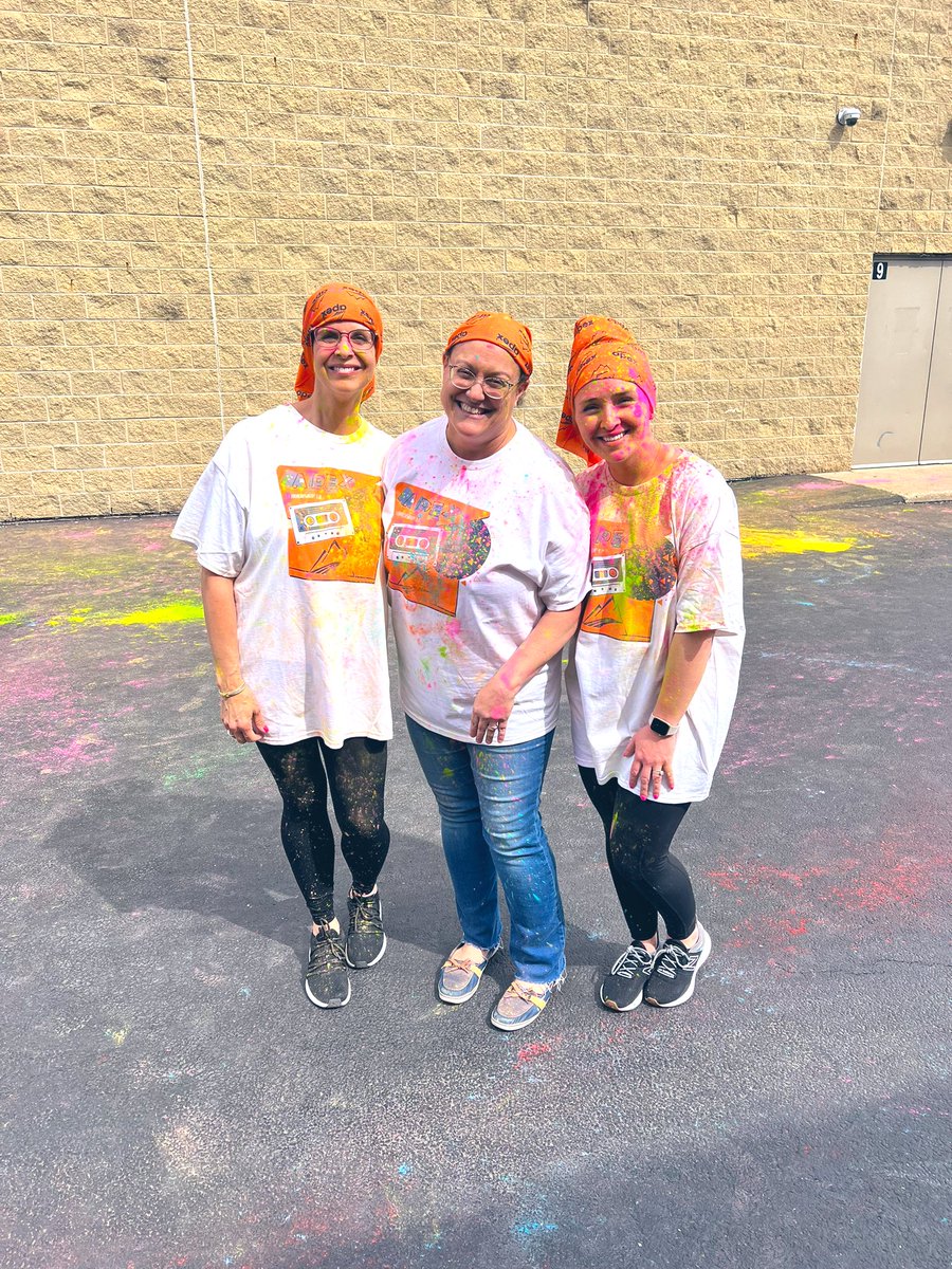 Mrs. Fink’s class won the Apex prize of throwing colored powder at the principals 🏆💜🧡 #rcs118life #d118 
<a href="/RobertCS118/">Robert Crown School</a>