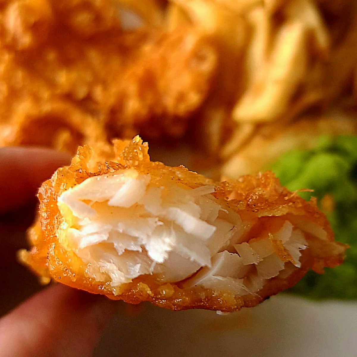 MoorlandsEater's tweet photo. Couldn't resist it...
Second time in two weeks we've had perfect #fishandchips from Howe and Co Van 39, the mobile that comes to #Cheddleton on Saturday nights. Look at that batter! https://t.co/kPlnPGszlk