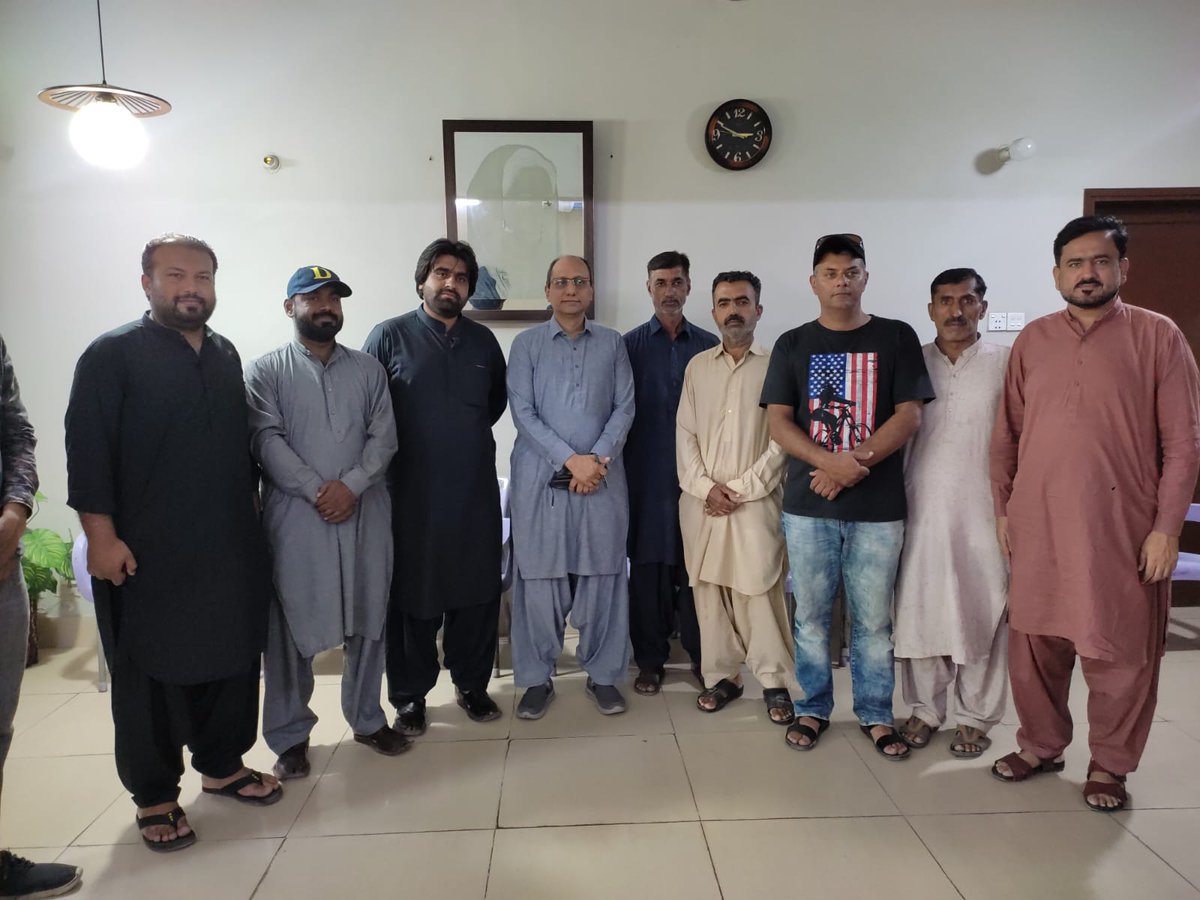 Duetupdates's tweet photo. داؤد یونیورسٹی کے کنٹریکٹ ایمپلائیذ کی ملاقات   وزیر بلدیات سندھ قابل احترام پ پ پ کراچی ڈیویزن کے صدر اور صوبائی وزیر سعید غنی صاحب سے ہوئی  اور انہوں نے کنٹریکٹ ایمپلائز کے مسائل سنےاور جناب نے سی ایم سندہ کے ساتھ بات کرنے اعر مسائل حل کرنے کا یقیین دلایا۰
@SaeedGhani1 https://t.co/QFpIaindND