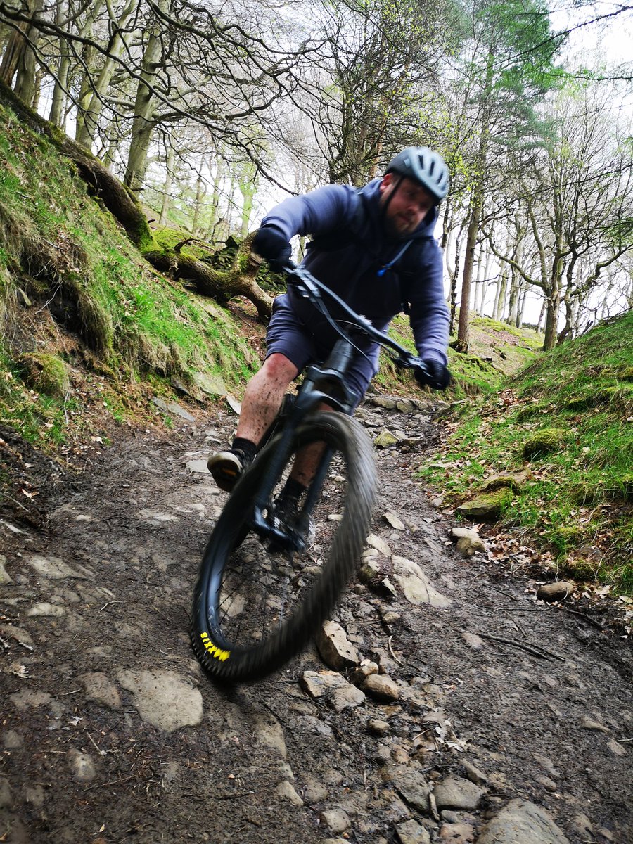 Lucky weather window for day 1 freelance for <a href="/pureoutdoor/">Pure Outdoor Ltd.</a>. Perfect <a href="/peakdistrict/">Peak District National Park</a> views.
Trails running well <a href="/KoftheP/">keeper of the peak</a>, a few puddles, but all good
<a href="/GiantSheffield/">Giant Sheffield</a> <a href="/theoutdoorcity/">The Outdoor City</a> <a href="/Bike_Garage/">James Irwin</a> <a href="/VertebratePub/">VertebratePublishing</a>