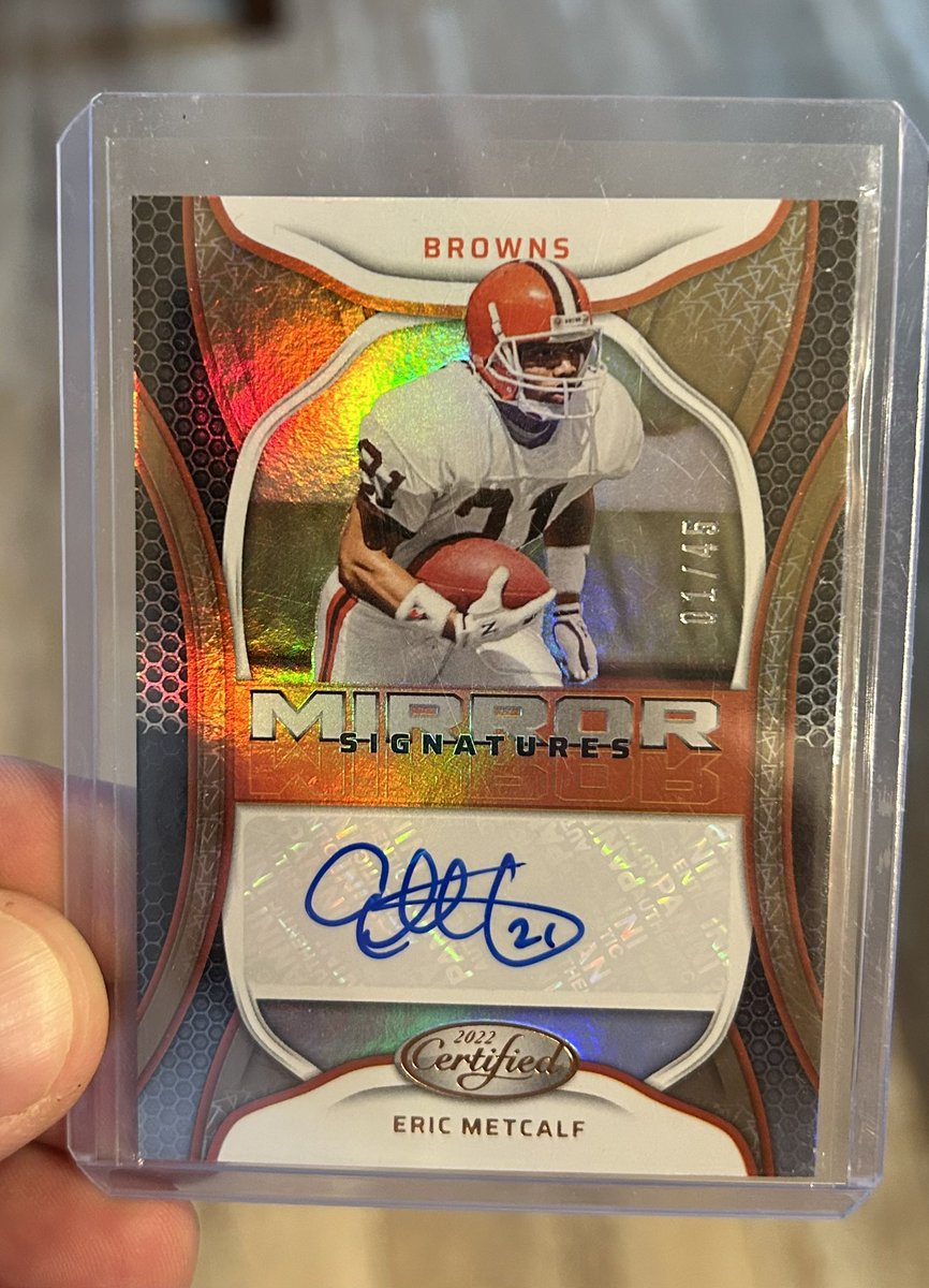 1AdamBaumann's tweet photo. My wife picked this @EricMetcalf21 card up for me at the card show here in town today, one of my all time favorite players! #beforehistime #legend #autograpgh https://t.co/xsSSQgqh4k