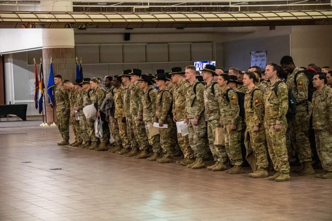 iiiarmoredcorps's tweet photo. Job well done and welcome home Iron Eagles! 🦅🛬
Soldiers of the @1AD_CAB @1stArmoredDiv return home from their rotation in Europe. @FORSCOM @USArmy @FortBlissTexas #NATO #StrongerTogether #IronEagles #IIIAC https://t.co/ym5FOU45si