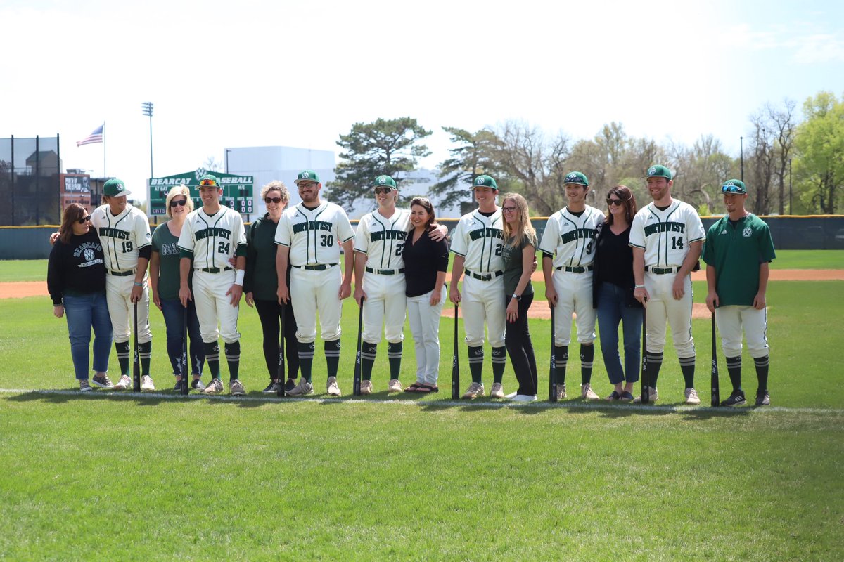 NWBearcatBSB's tweet photo. 𝙏𝙝𝙖𝙣𝙠 𝙮𝙤𝙪, 𝙎𝙚𝙣𝙞𝙤𝙧𝙨 https://t.co/kQfBXNHmnX