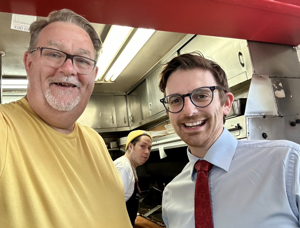 DinerDave_Como's tweet image. I’ve been following @BigElad for years, what a huge surprise &amp;amp; true pleasure to meet in person today. I’m looking forward to his administration as #MOAG