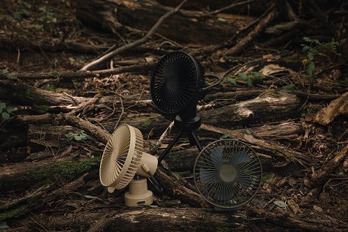 MEGURU6's tweet image. #CARGOCONTAINER
● CCマルチファン
ワイヤレス製品で本体と三脚が分離可能
大容量10,000mAhバッテリー、5枚の羽による圧倒的な風量、低騒音BLDCモーターを使用。
●CCマルチスピン
CCマルチファンの本体と三脚の間にはめ込む首振り機能パーツ
meguru.shop-pro.jp/?mode=cate&amp;amp;cbi…